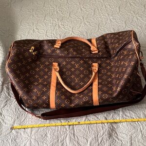 “Louis Vuitton” bag